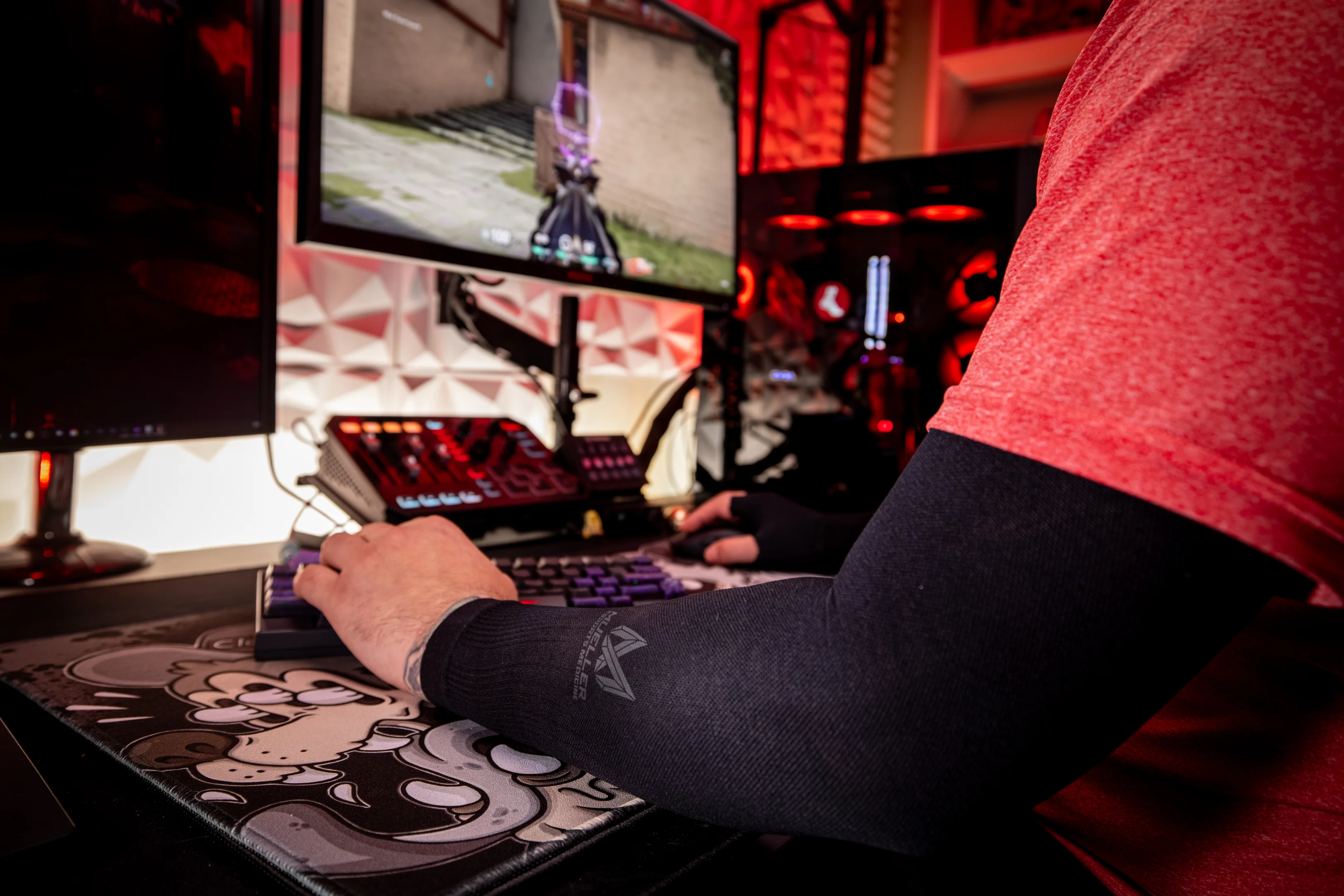 True Performance Graduated Compression Arm Sleeves for Esports - Image 3